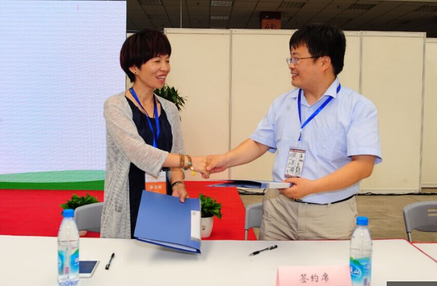 中國(guó)綠色建材產(chǎn)業(yè)發(fā)展聯(lián)盟全國(guó)非金屬礦專委會(huì)成立大會(huì)在昆山召開